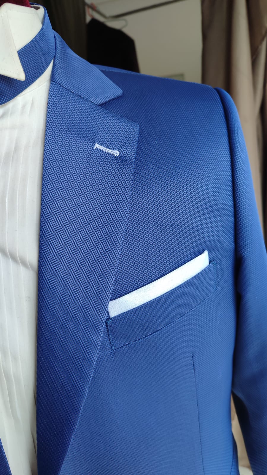 Detalle de saco azul formal